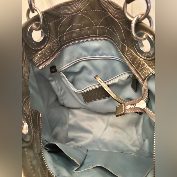 Pewter Patent Leather COACH TOTE with Stitched Coach Insignia - Picture 4 of 9